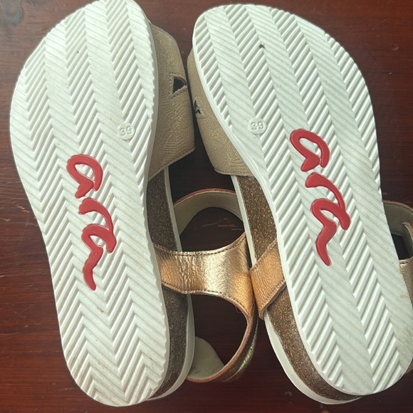 Ara High Soft Sandals in Cream and Gold Size 8/39 - Picture 5 of 5